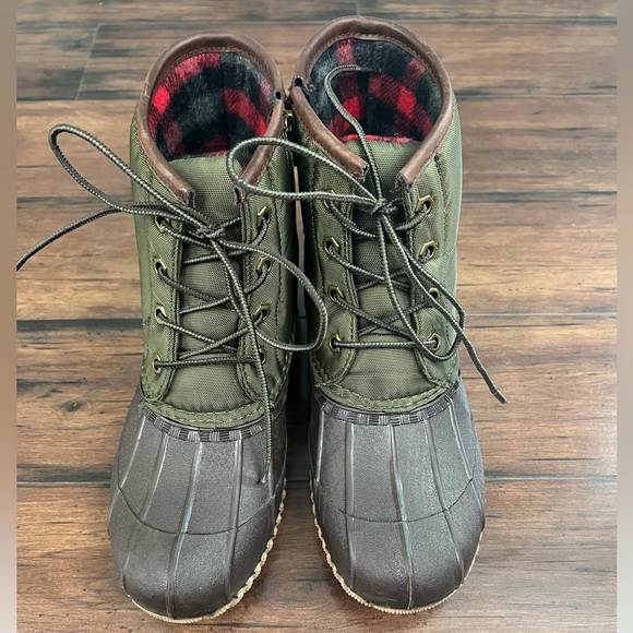 Reposhing, too small. Nine West Alpine Duck Boots - Size 9 - Picture 4 of 9